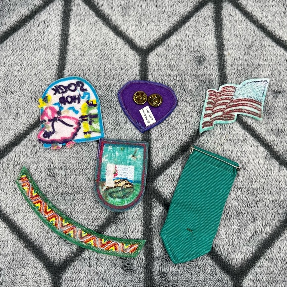 6 Girl Scout Patches and Pins Y - Picture 2 of 6